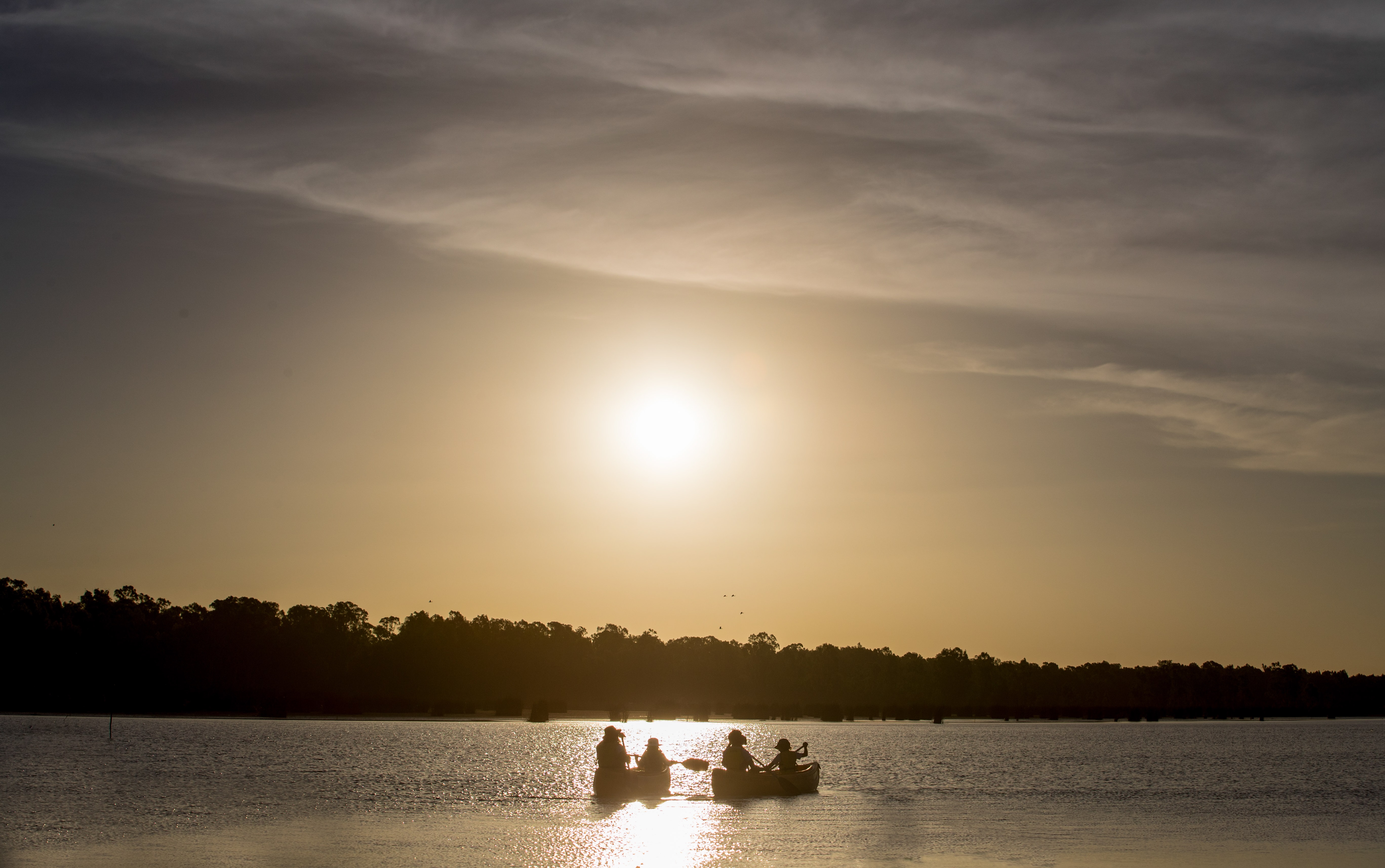 Family in canoes in Barmah Lake, Victoria.Photo credit: Boen Ferguson / DPE