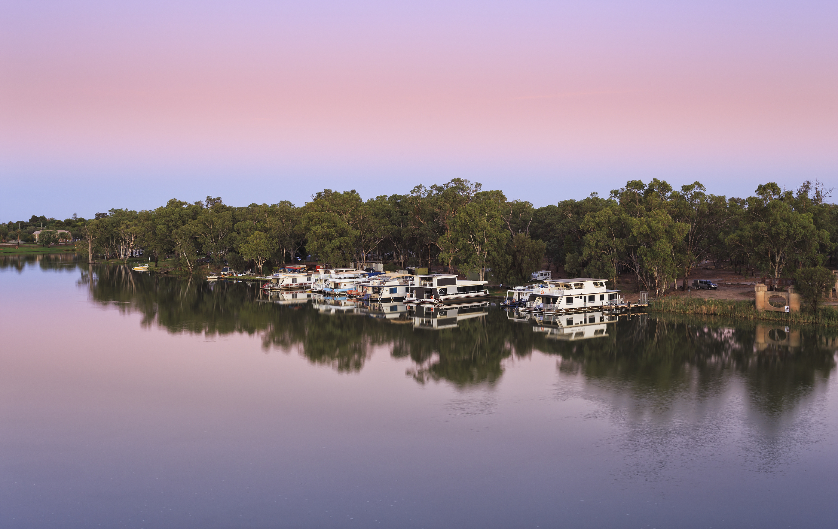 Houseboats along the Murray River