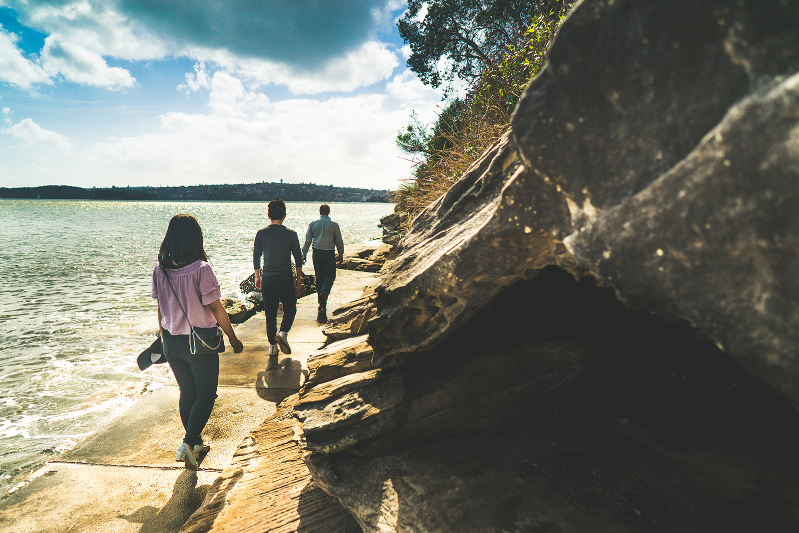 People on an NPWS guided tour in Sydney Harbour National Park. Photo credit: Daniel Parsons/DPIE