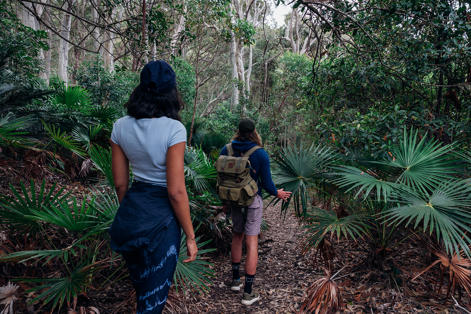 Two people walking in Murramarang National Park. Photo credit : Melissa Findley/DPIE