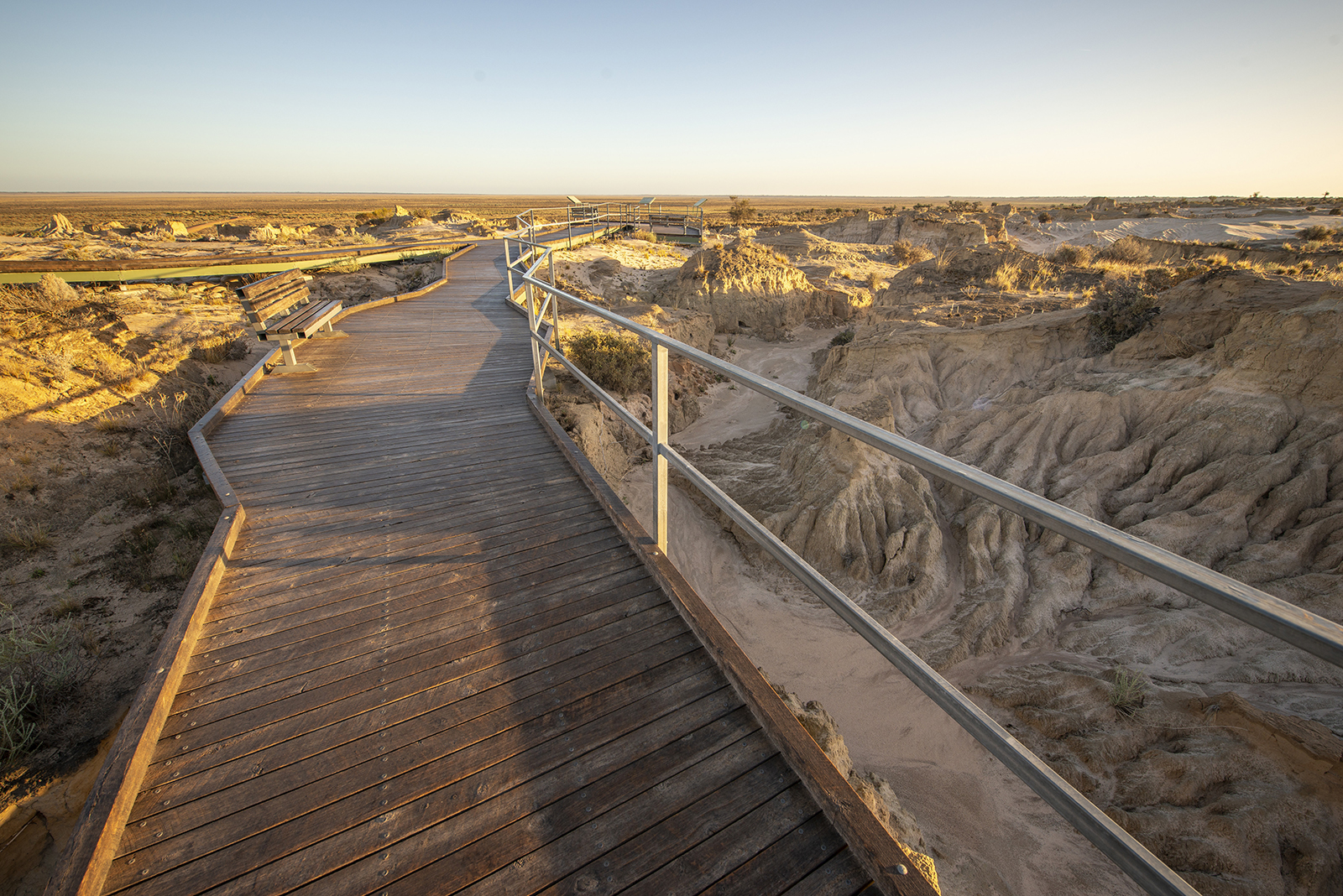 Red Top lookout and boardwalk, Mungo National Park. Photo: John Spencer/DPIE