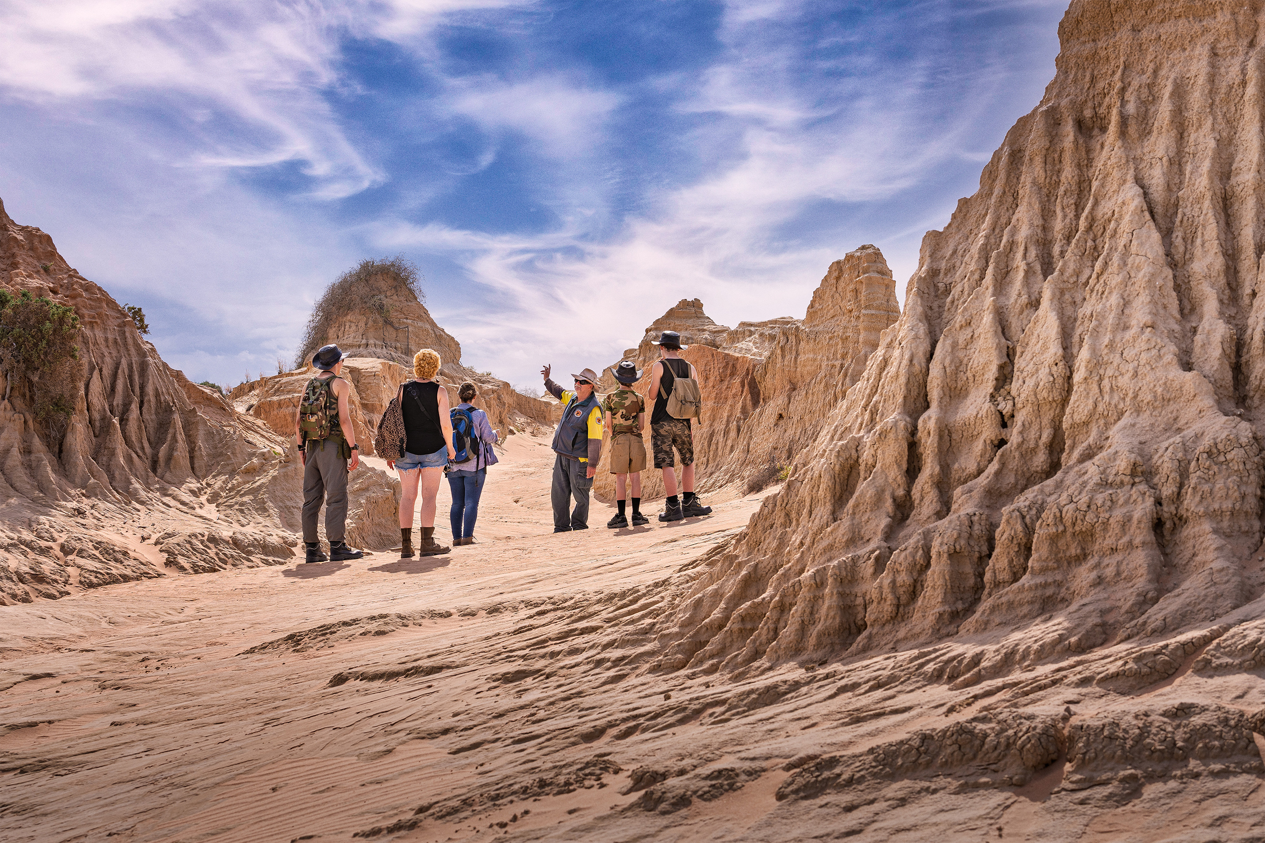 Mungo Lunette Discovery Tour (Walls of China). Photo credit: Aaron Davenport / DPE