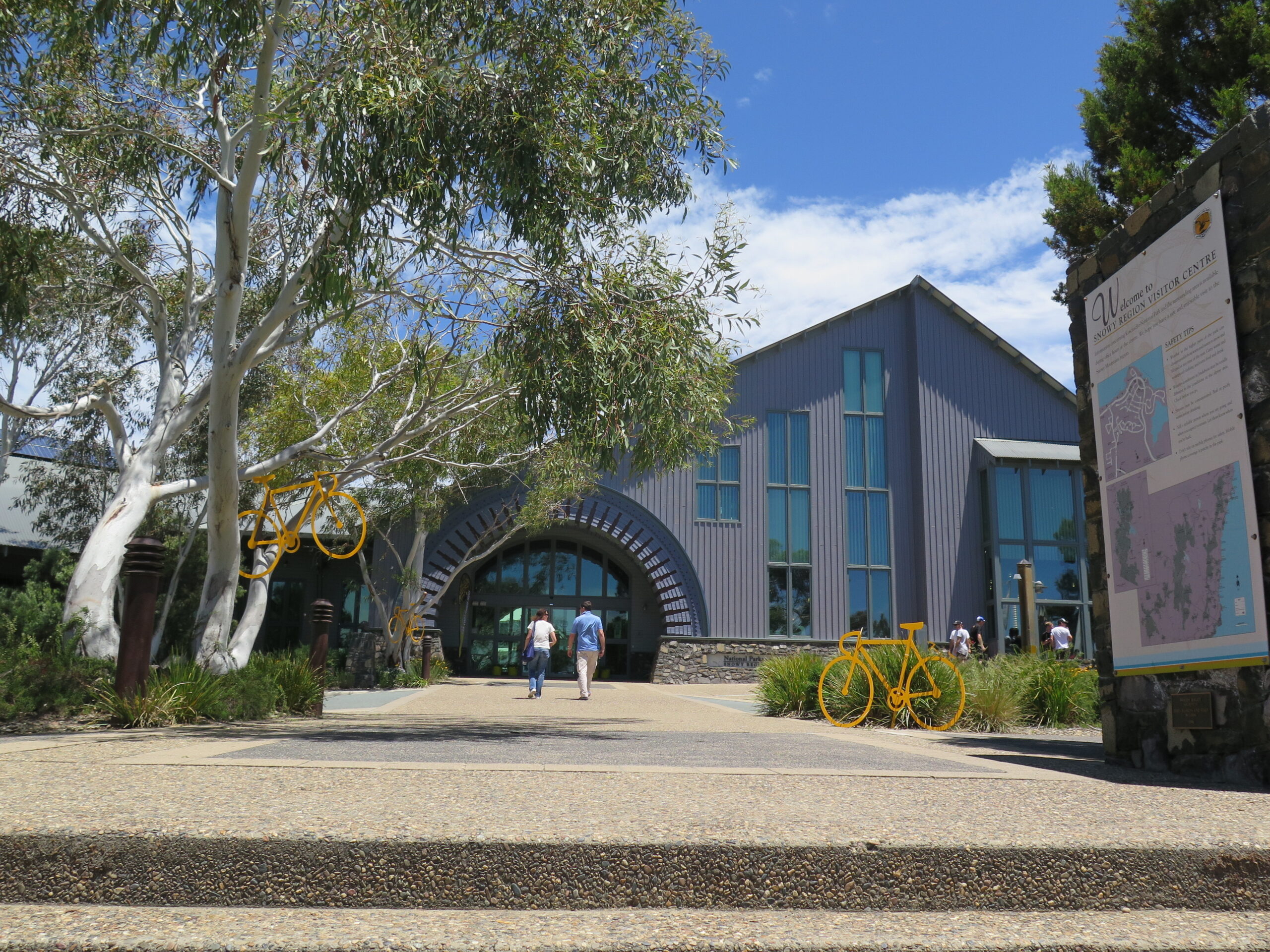 Snowy Region Visitor Centre. Photo credit: Elinor Sheargold / DPE