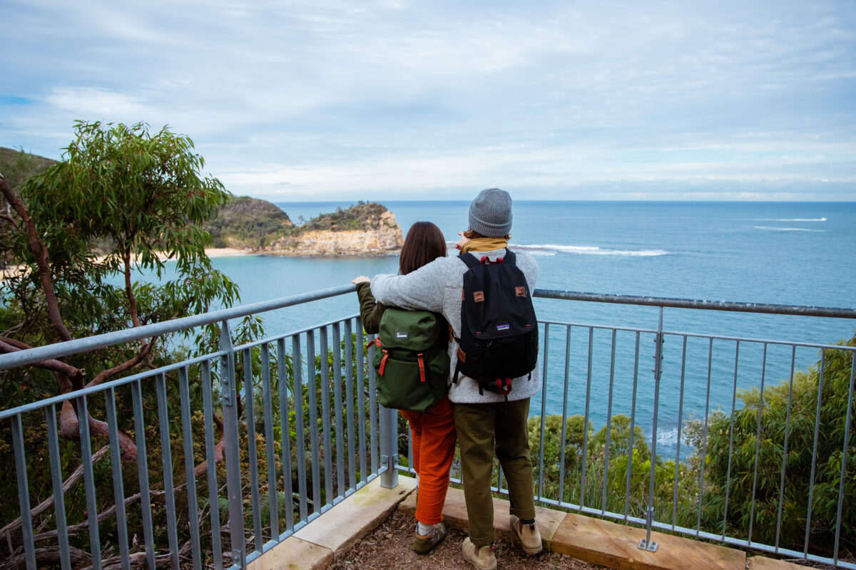 Two people on the Bouddi Coastal Walk, Bouddi National Park. Photo Credit: Jared Lyons / DCCEEW © DCCEEW
