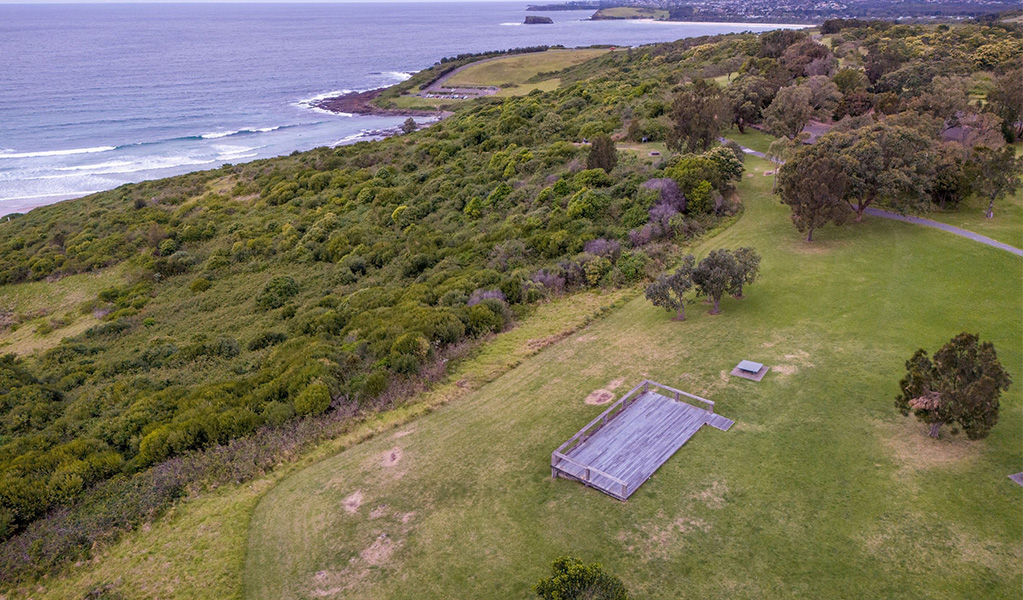 Viewing platform and grass area overlooking the beach in Killalea Regional Park. Credit: John Spencer &copy; DCCEEW