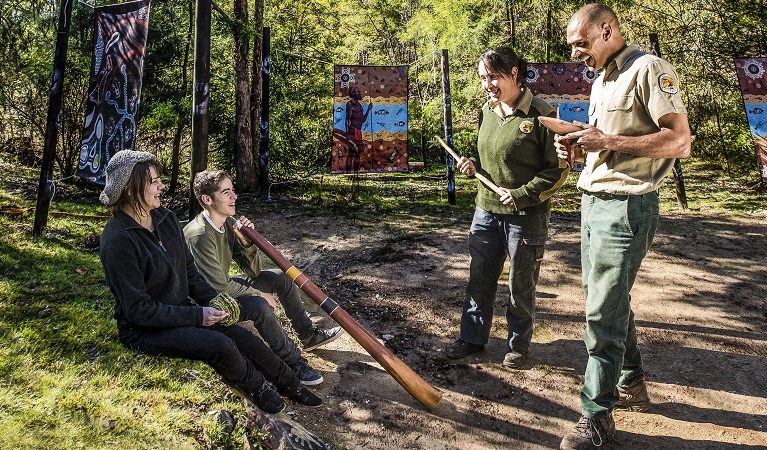 Teenagers learning about Aboriginal culture from NPWS Discovery rangers. Credit: Murray Vanderveer &copy; DCCEEW