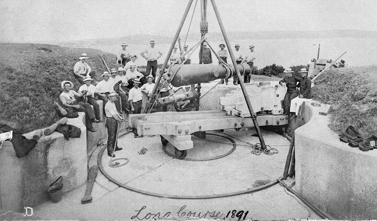 About 20 men removing an RML gun from Middle Head in 1891. &copy; Australian War Memorial 