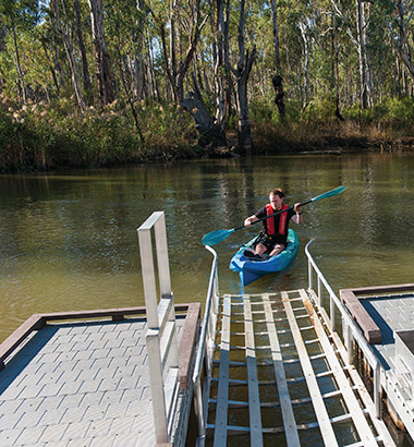 Edward River Bridge kayak launch in Murray Valley Regional Park. Rhys Leslie/OEH