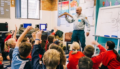An Aboriginal NPWS educator leading an incursion at Coffs Harbour Christian Community School, 2019. Jay Black &copy; NPWS
