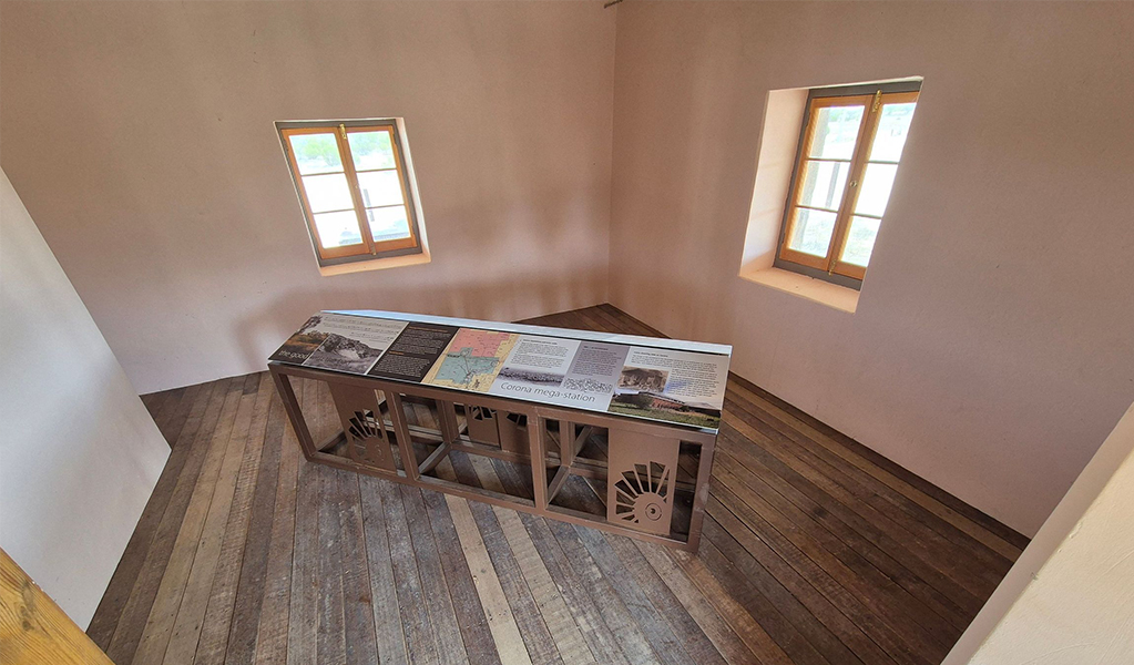 Signs inside a building at Teilta campground and picnic area. Credit: Gareth Telfer &copy; DCCEEW