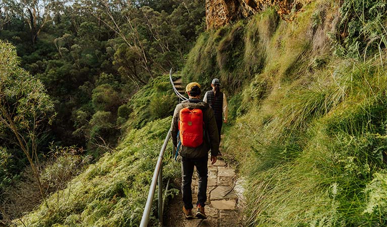 2 walkers on Wentworth Falls to Leura walk, Blue Mountains National Park. Photo: Remy Brand &copy; Remy Brand
