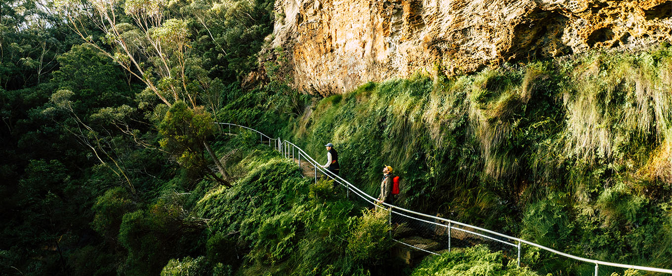 2 walkers following Grand Cliff Top Walk along the cliff edge, Blue Mountains National Park. Photo: Remy Brand &copy; Remy Brand