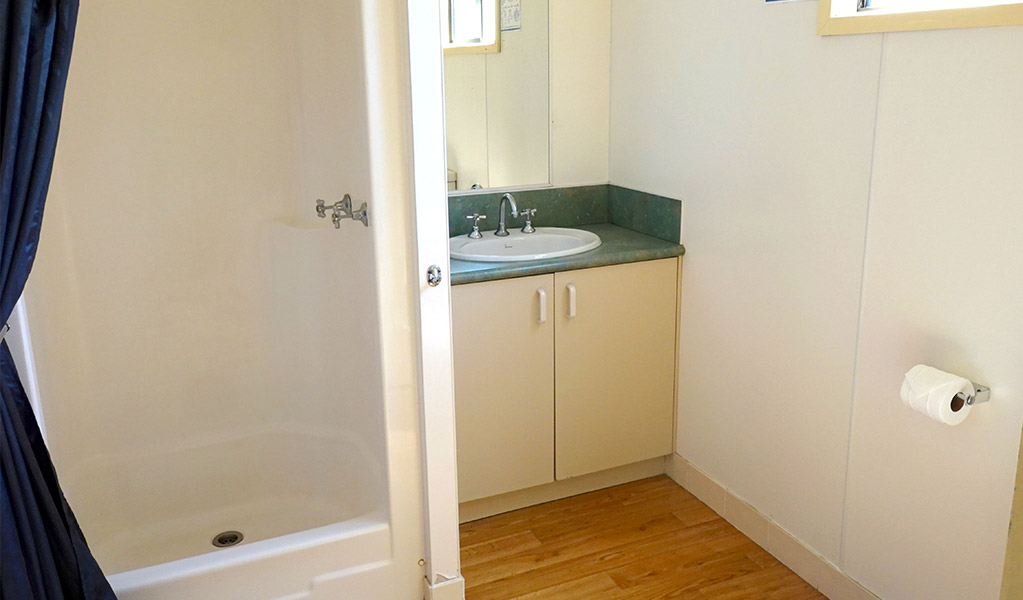 Bathroom, Pretty Beach cabins. Credit: Billy Clare Reitzenstein &copy; DCCEEW