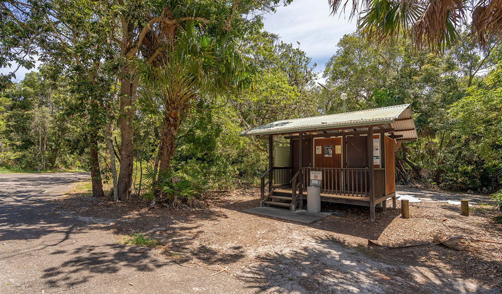 Toilet block at Mungo Brush campground in Myall Lakes National Park. Credit: John Spencer/DCCEEW &copy; DCCEEW